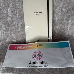 CHANEL BEAUTY COLLECTABLE
Notebook in cream/Ivory w/Certificate of Authent. NEW